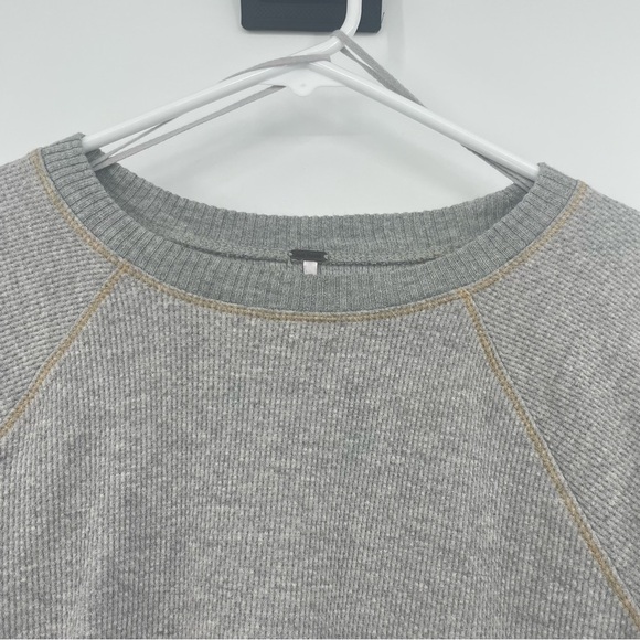 Free People In The Mix Cuff Top Jersey style Gray Large fits Small - Picture 4 of 14